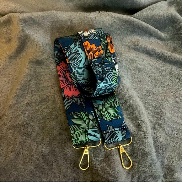 Floral Patterned Bag Strap with Gold Clasps - Picture 4 of 4